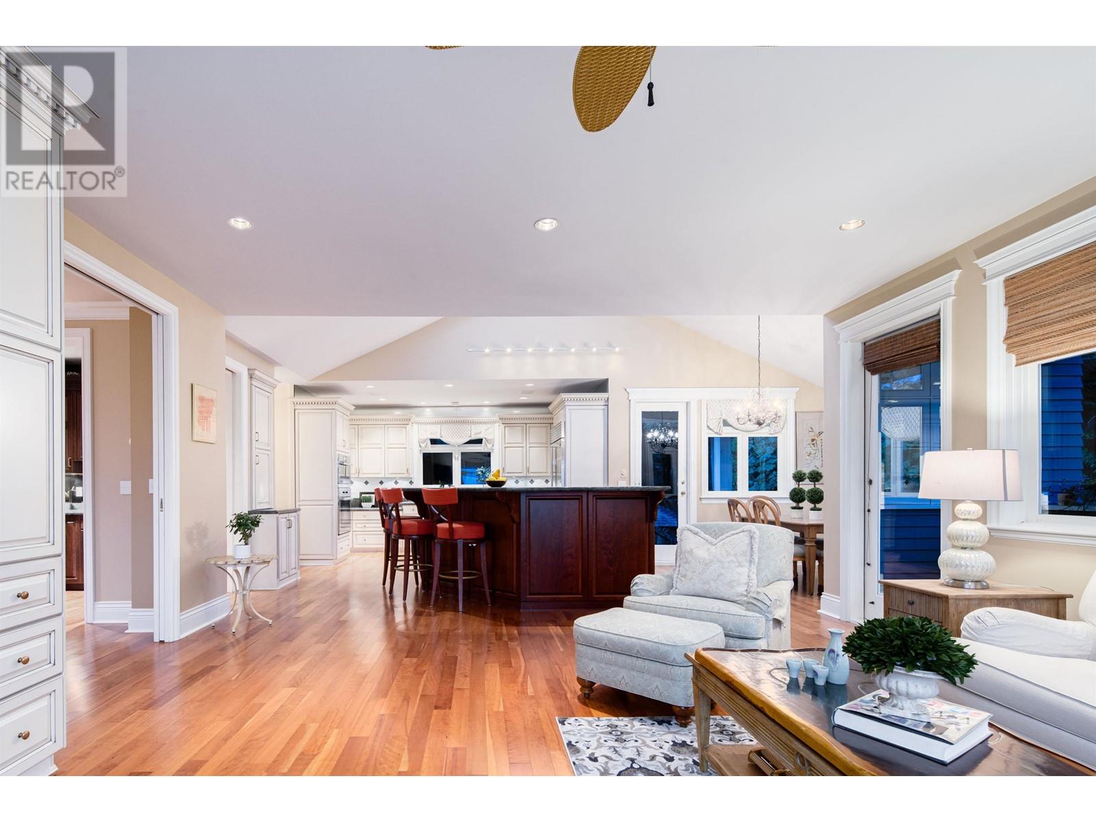 Photo 11 of 705 Parkside Road, West Vancouver BC
