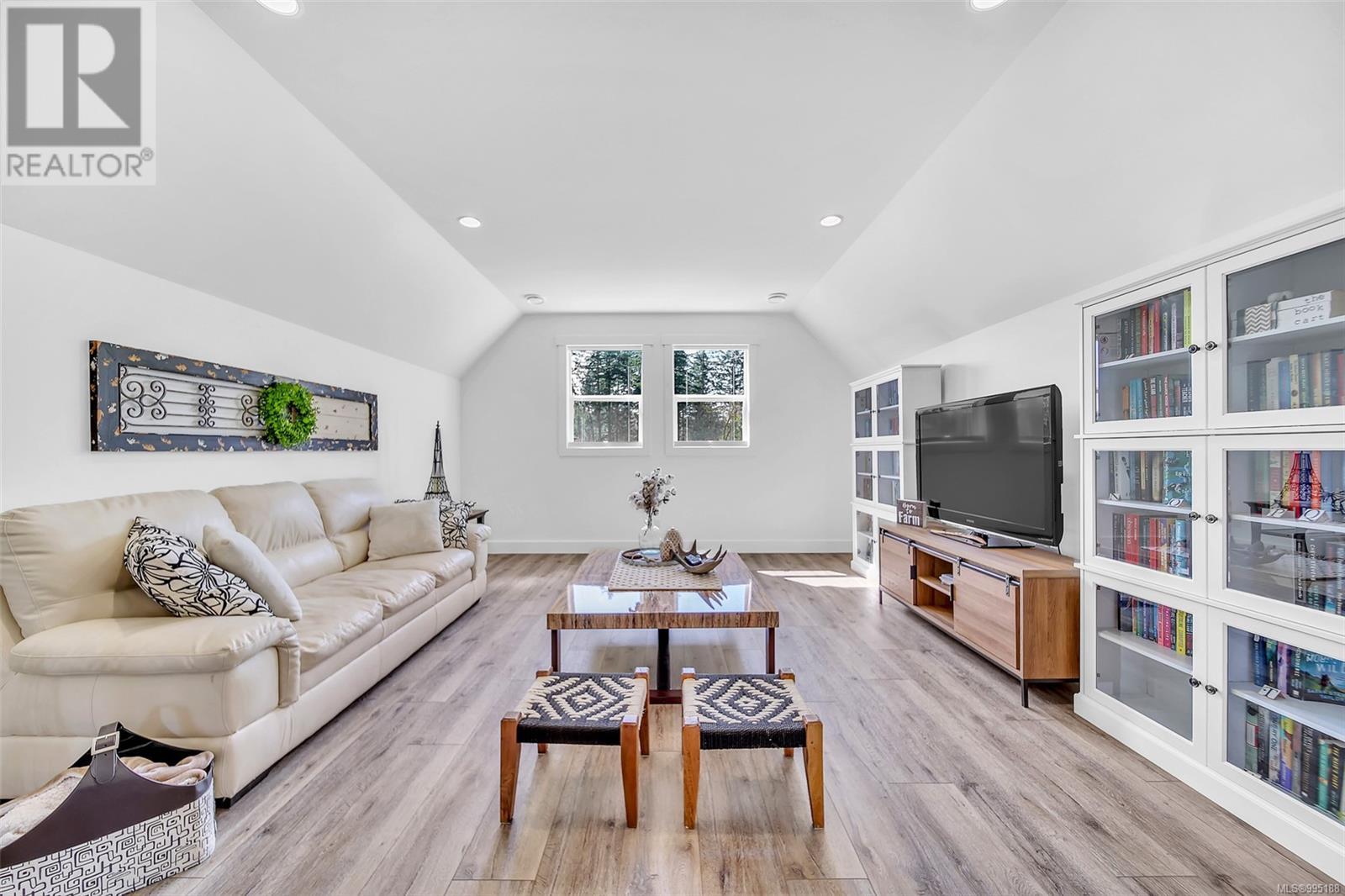 6345 KAREN PL - 76