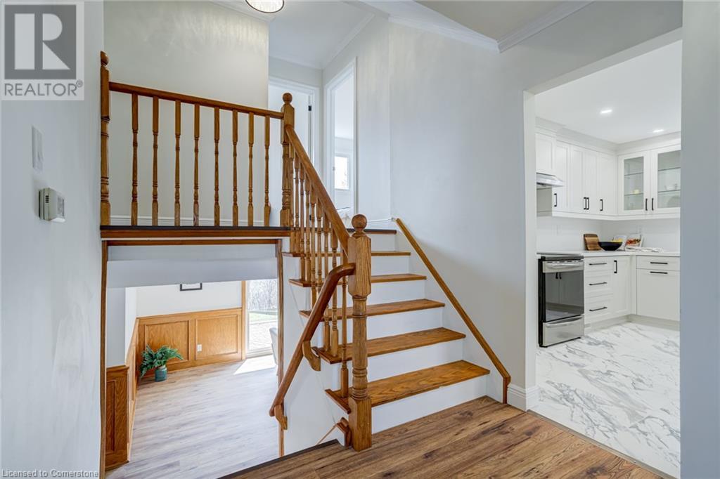 Photo 14 of 1252 Lakeview Drive, Oakville ON