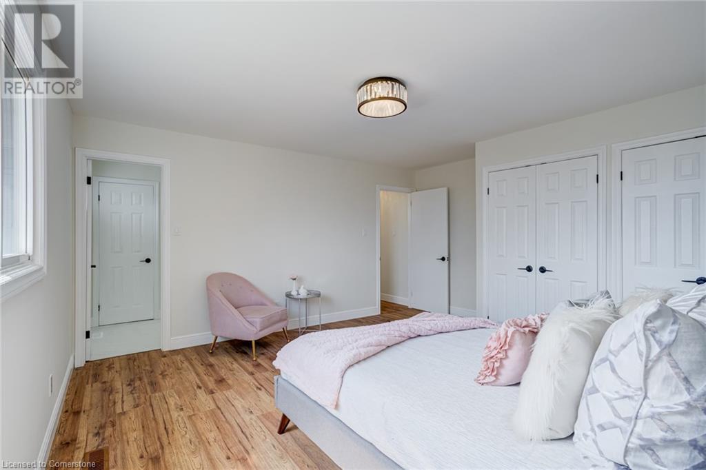 Photo 18 of 1252 Lakeview Drive, Oakville ON