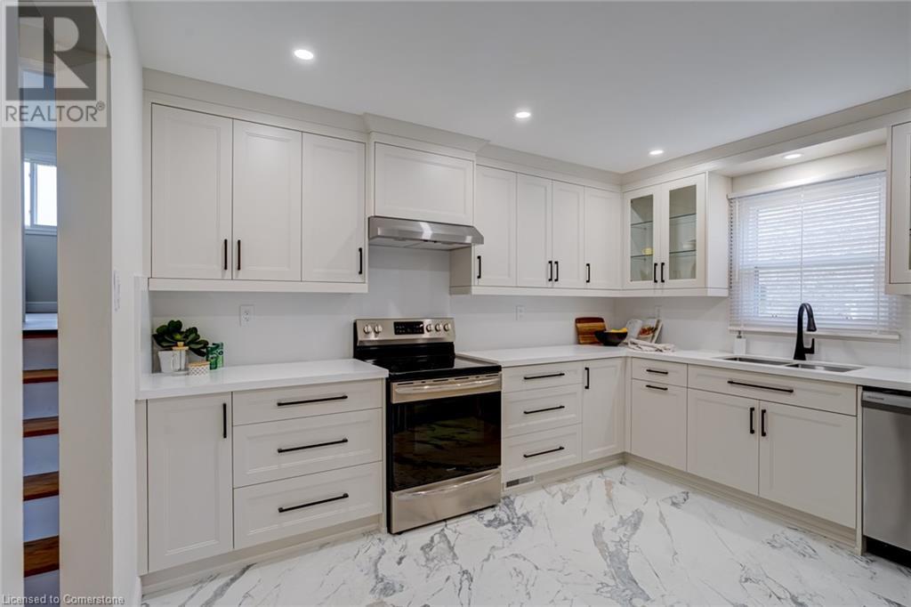 Photo 9 of 1252 Lakeview Drive, Oakville ON