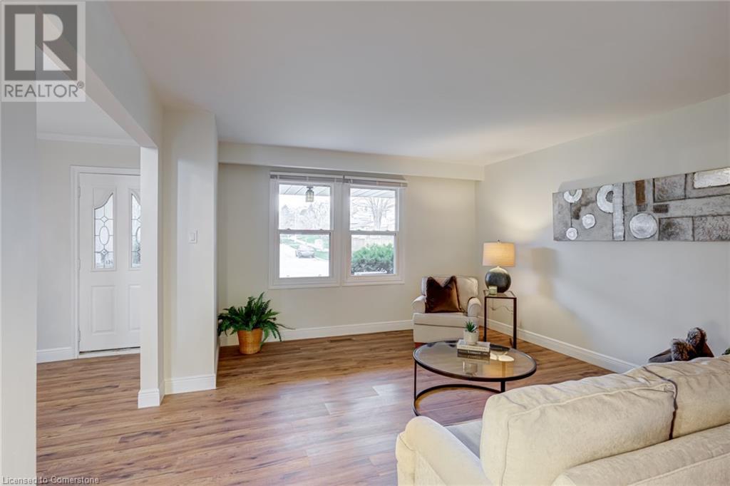 Photo 5 of 1252 Lakeview Drive, Oakville ON