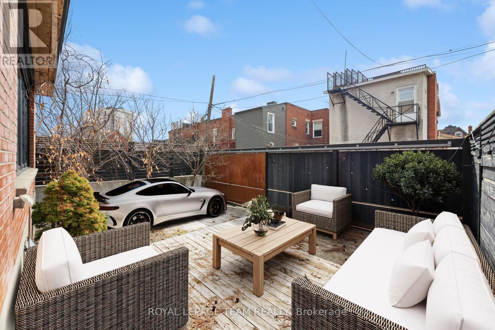Photo 5 of 72 Maclaren Street, Ottawa ON