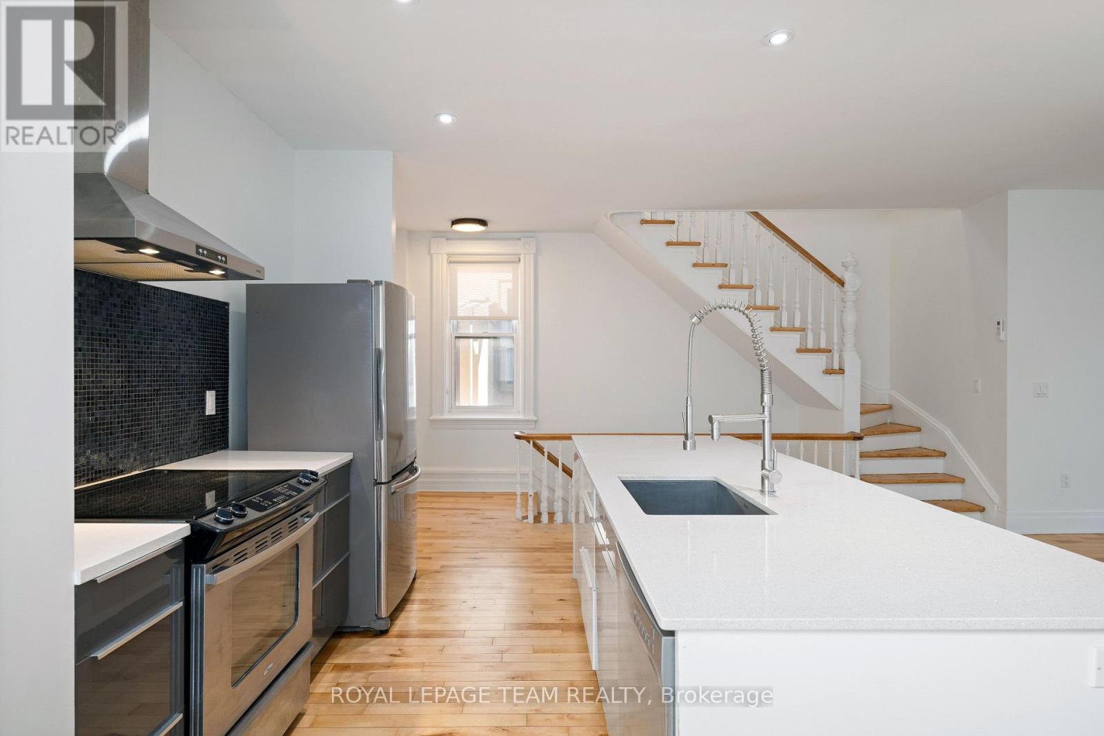 Photo 8 of 72 Maclaren Street, Ottawa ON