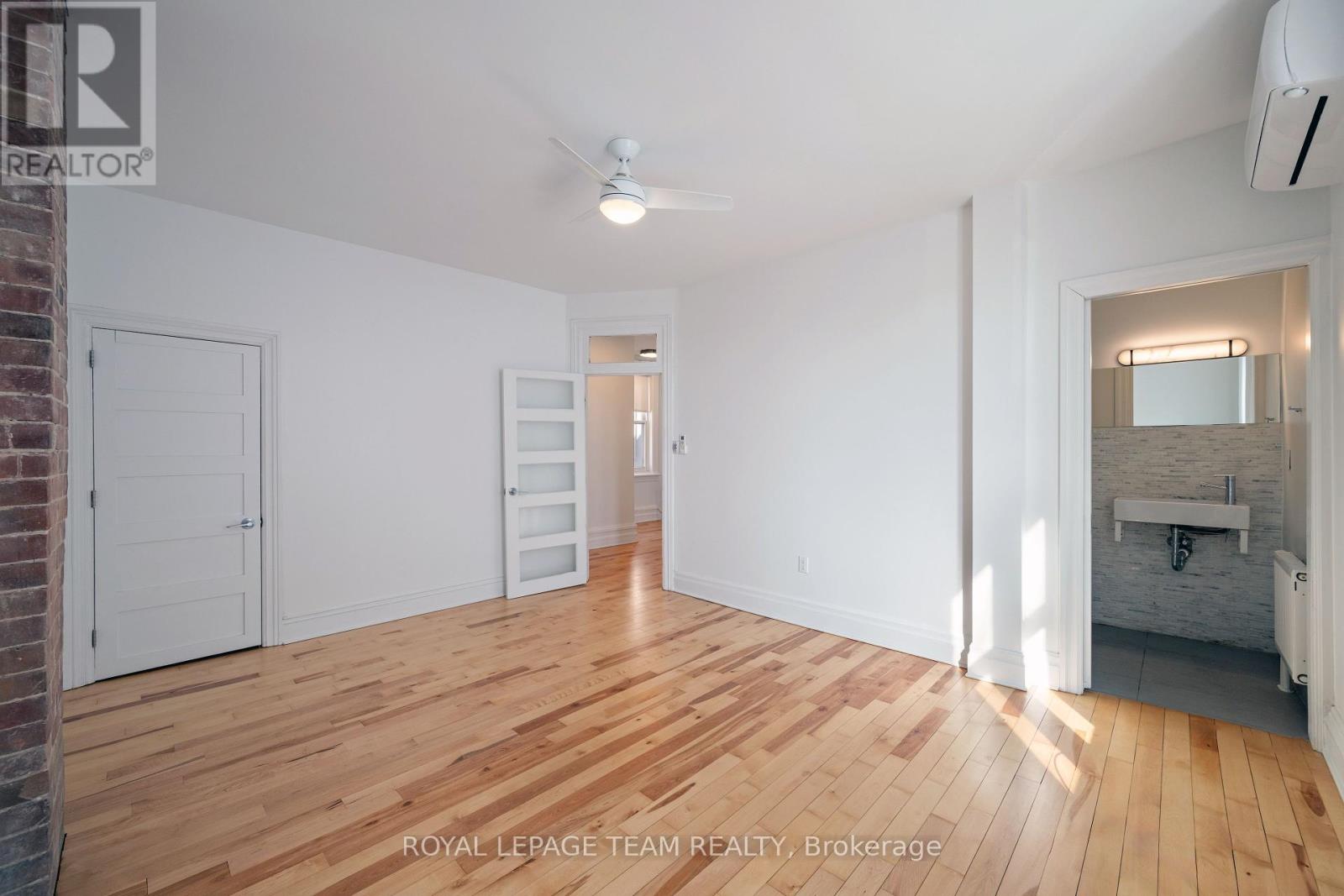 Photo 34 of 72 Maclaren Street, Ottawa ON