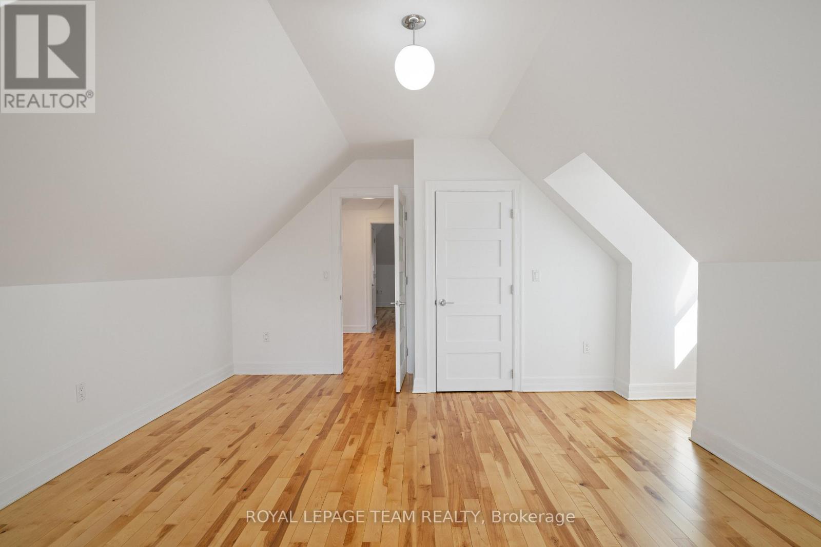 Photo 23 of 72 Maclaren Street, Ottawa ON