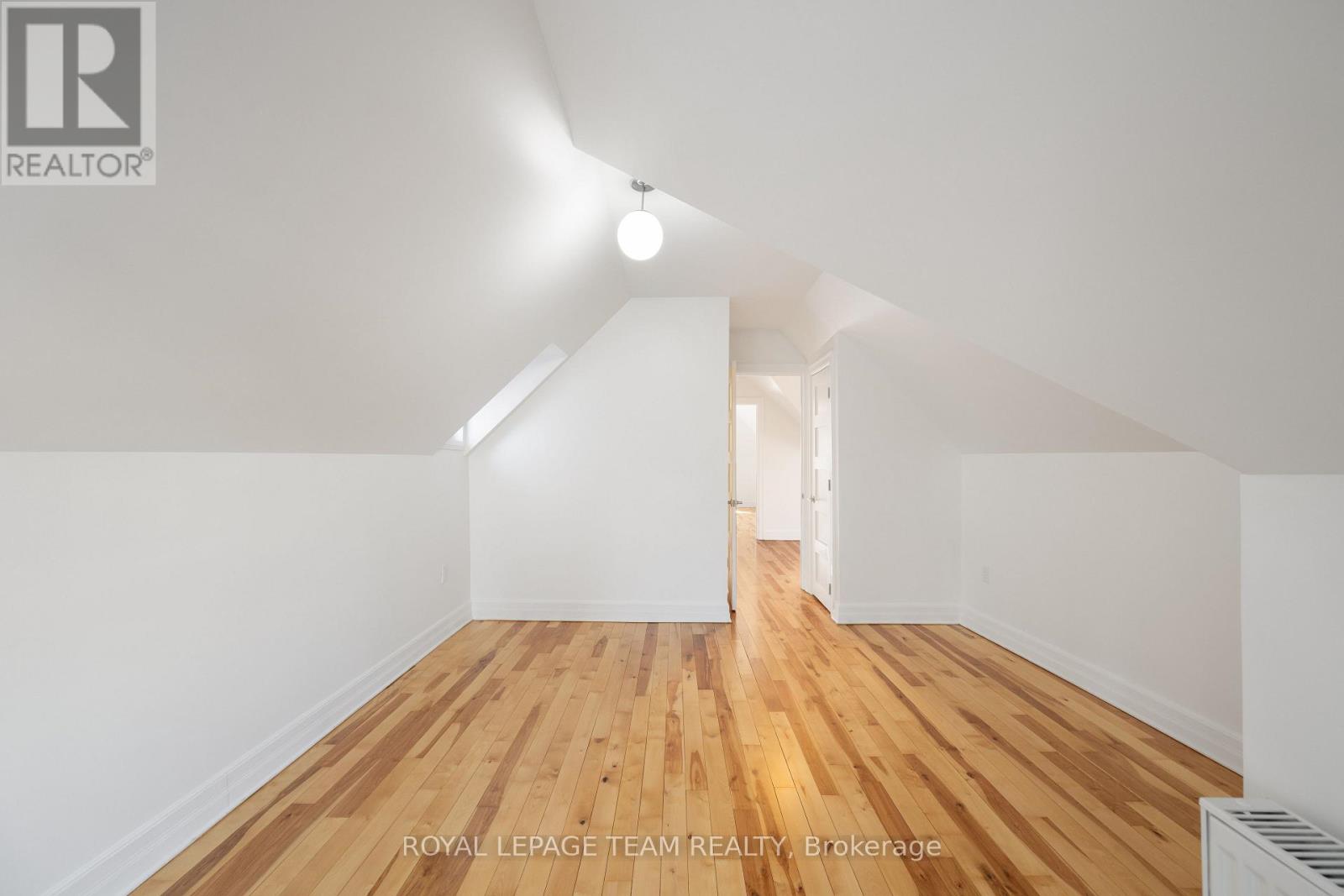 Photo 10 of 72 Maclaren Street, Ottawa ON