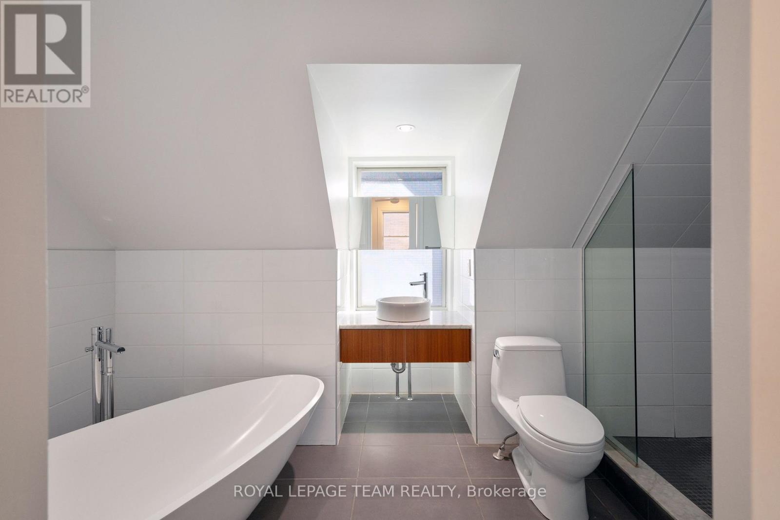 Photo 26 of 72 Maclaren Street, Ottawa ON