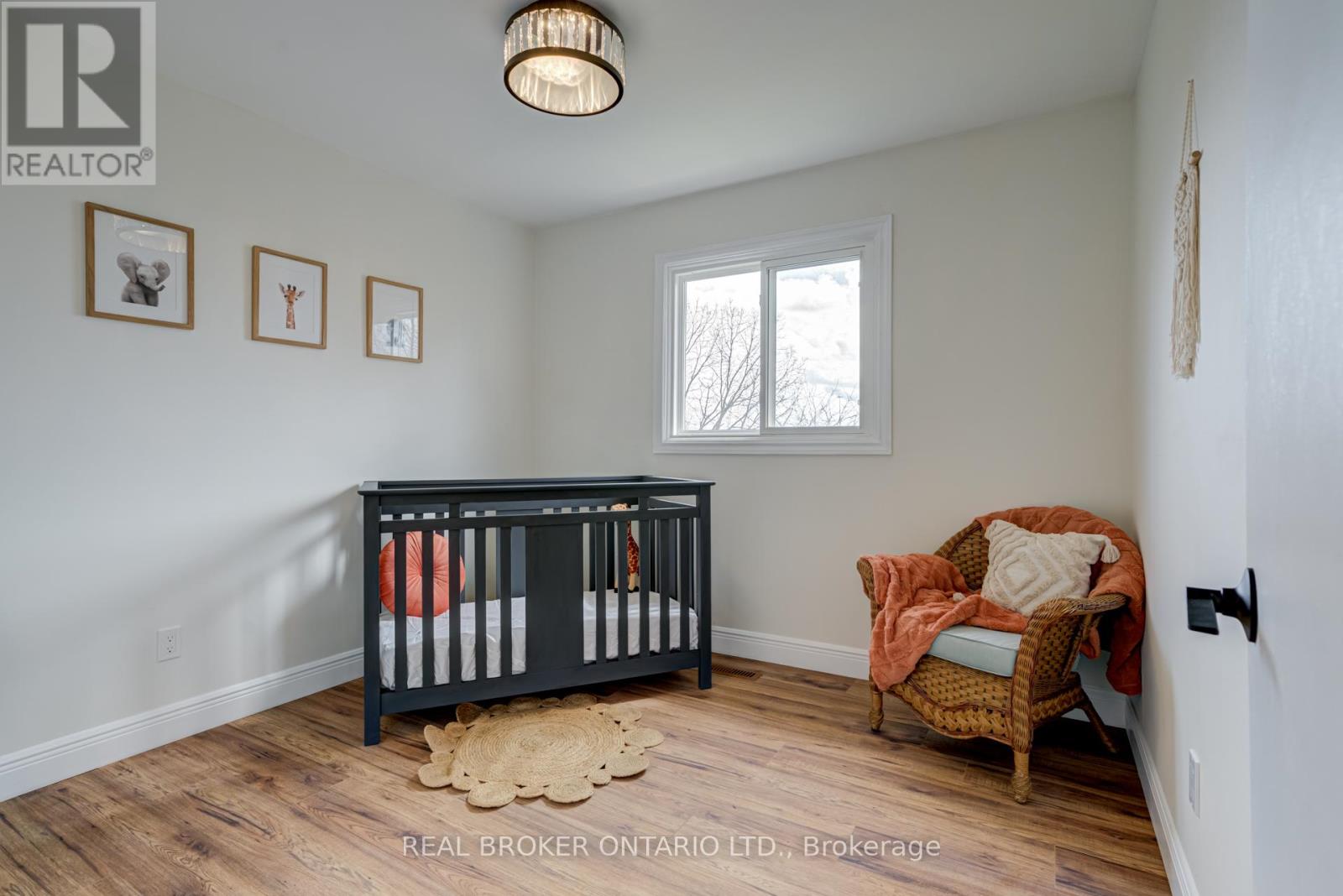 Photo 4 of 1252 Lakeview Drive, Oakville ON
