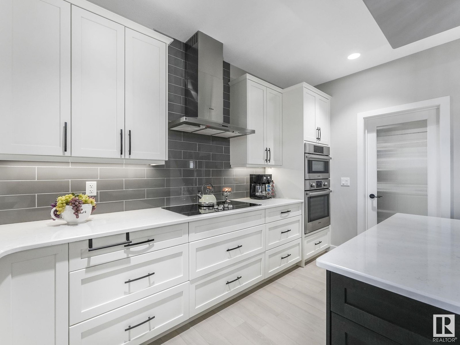 6813 KNOX LO SW, Edmonton