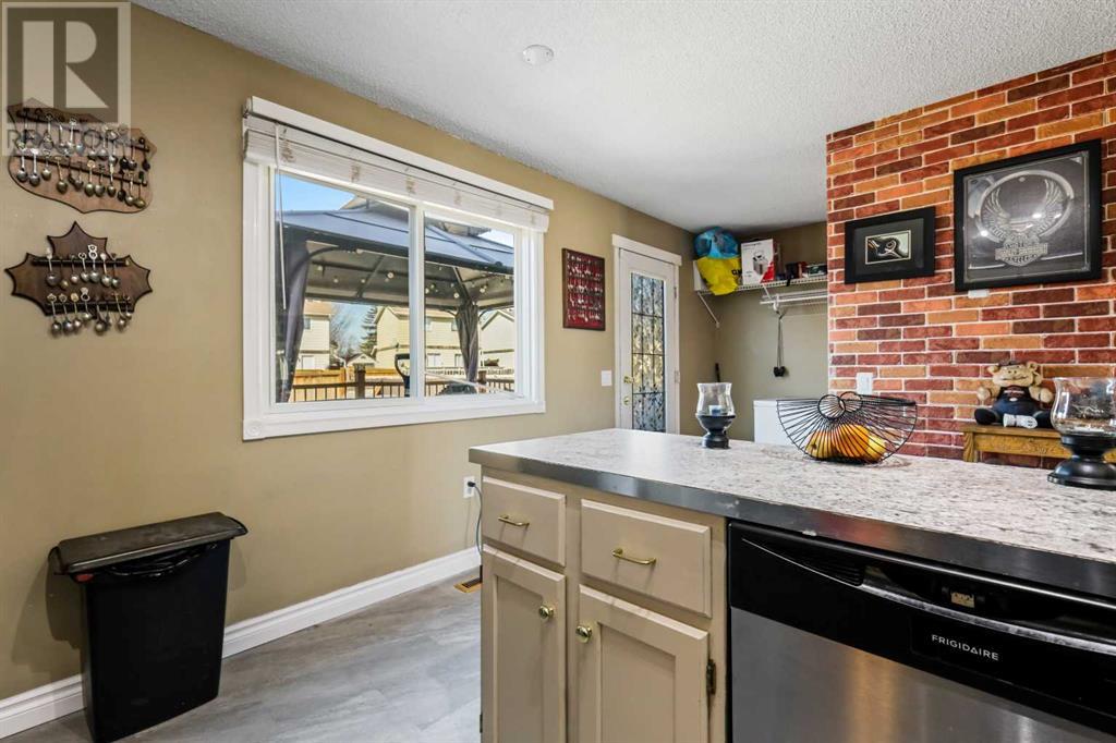 Single Family House for Sale in  Erin Mount Crescent SE Erin Woods Calgary 
