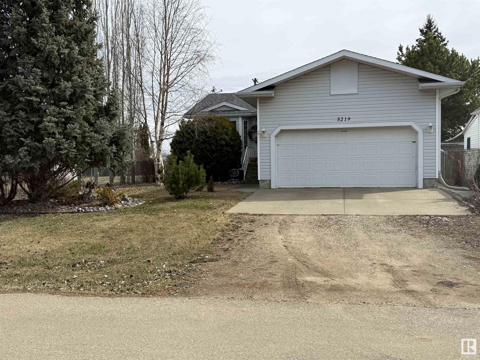 Photo 1 of 5219 49 St, Waskatenau AB