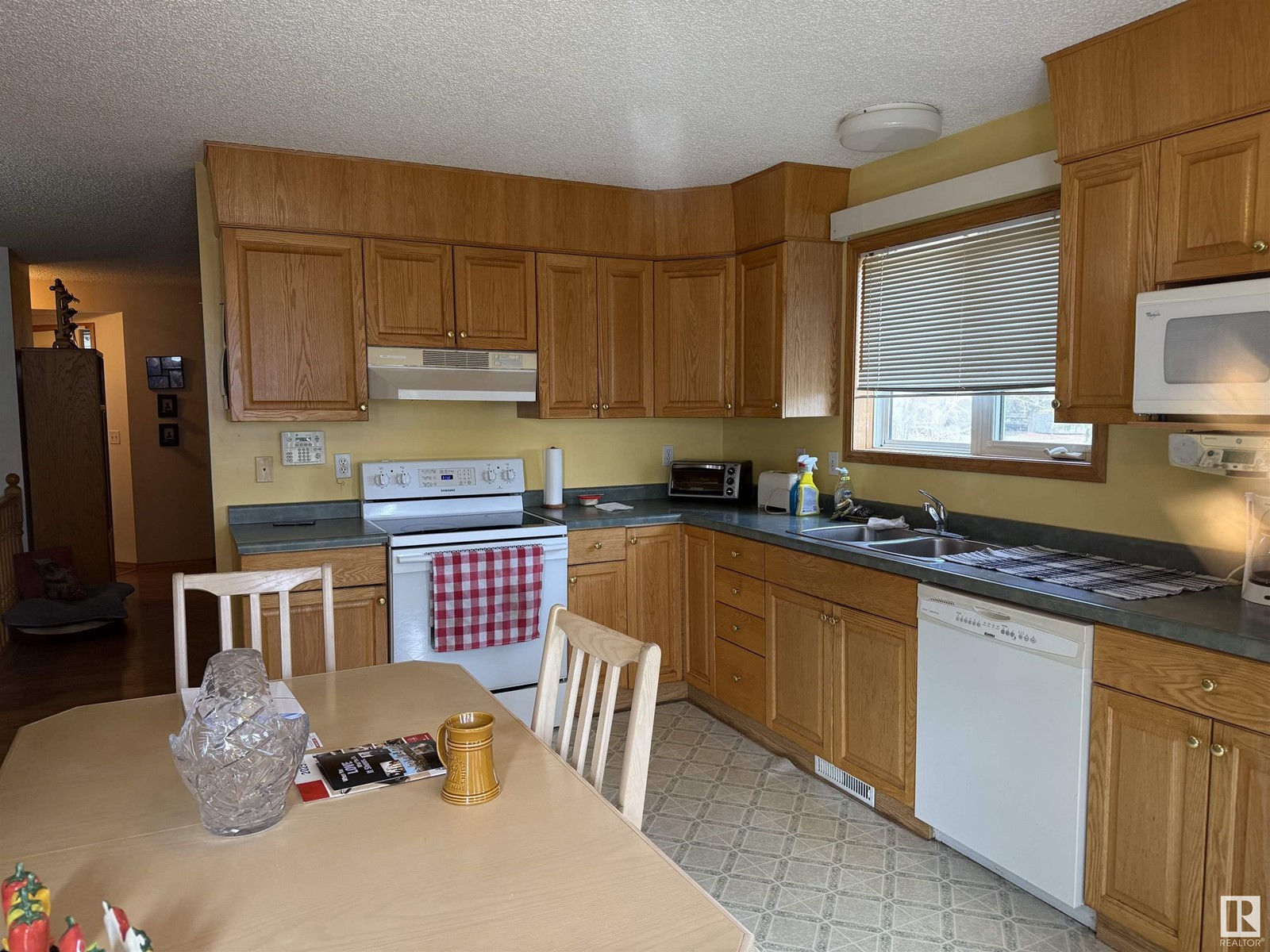 Photo 7 of 5219 49 St, Waskatenau AB