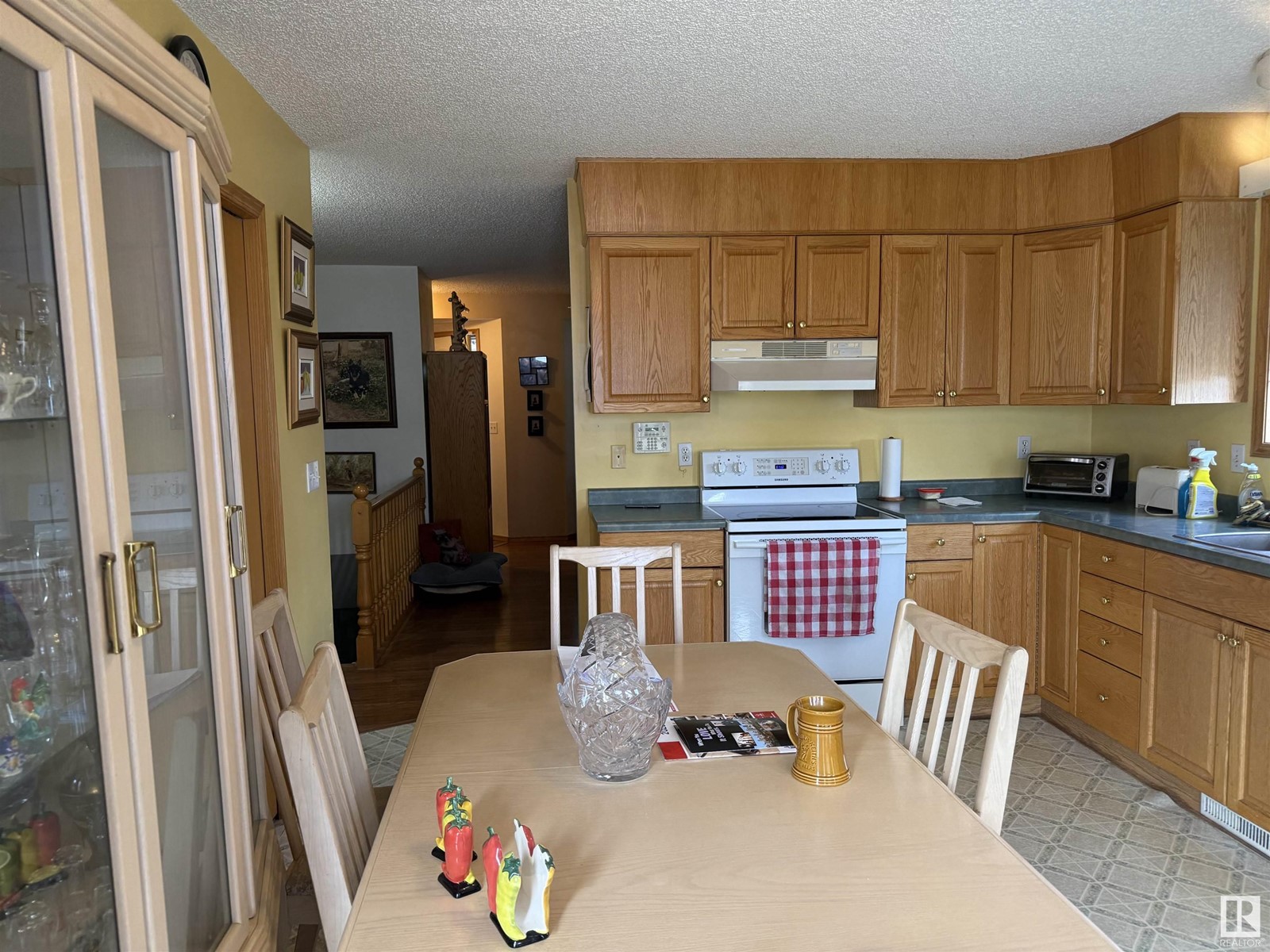Photo 8 of 5219 49 St, Waskatenau AB