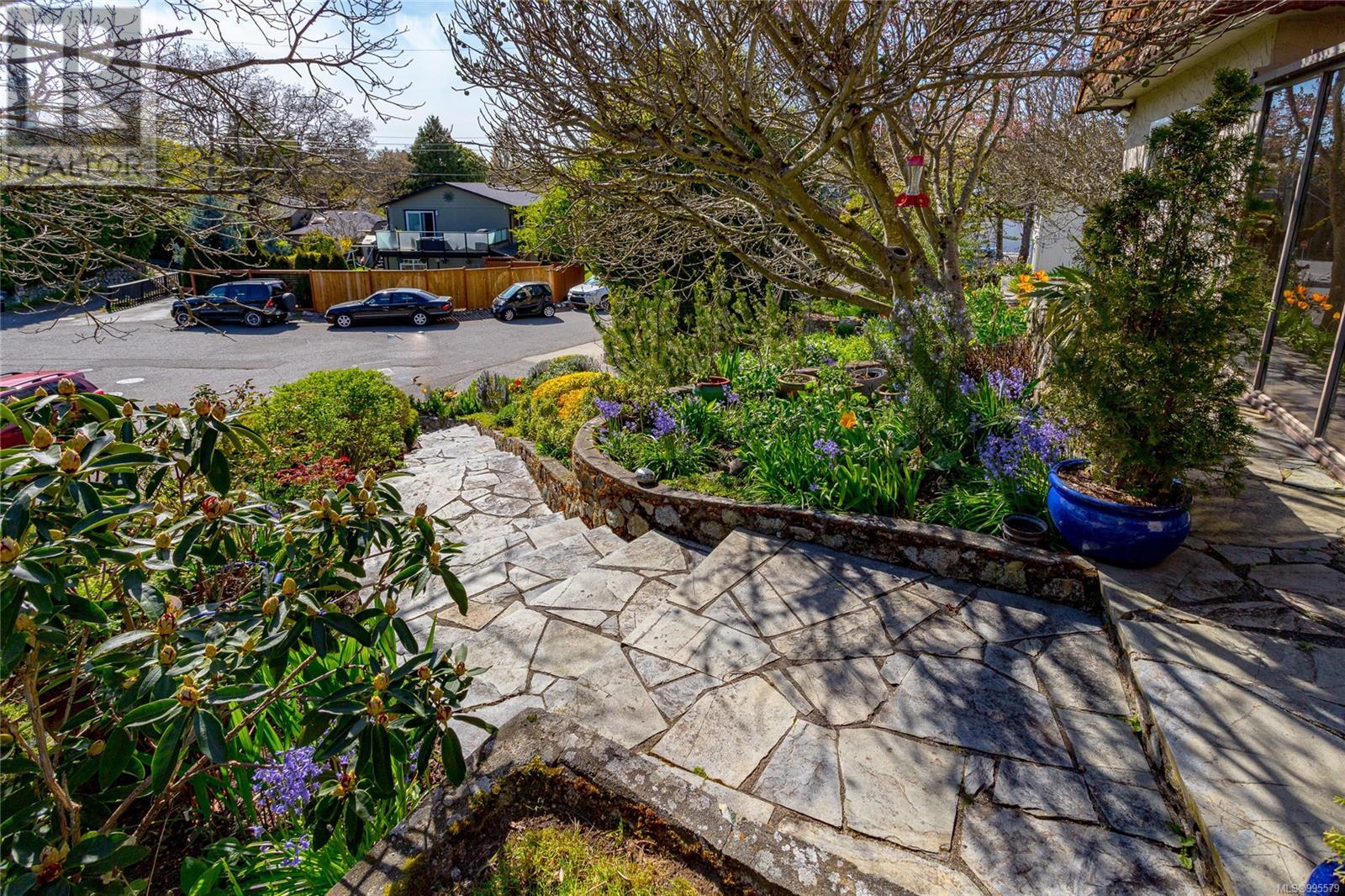 Single Family House for Sale in  Merritt Pl Victoria 