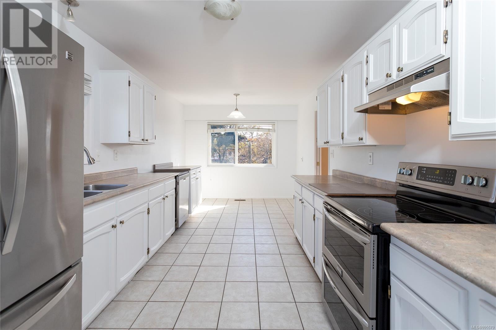 Single Family House for Sale in  Merritt Pl Victoria 