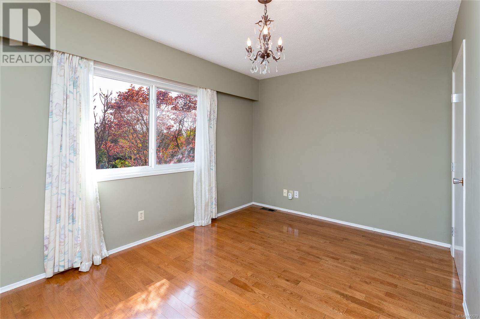 Single Family House for Sale in  Merritt Pl Victoria 