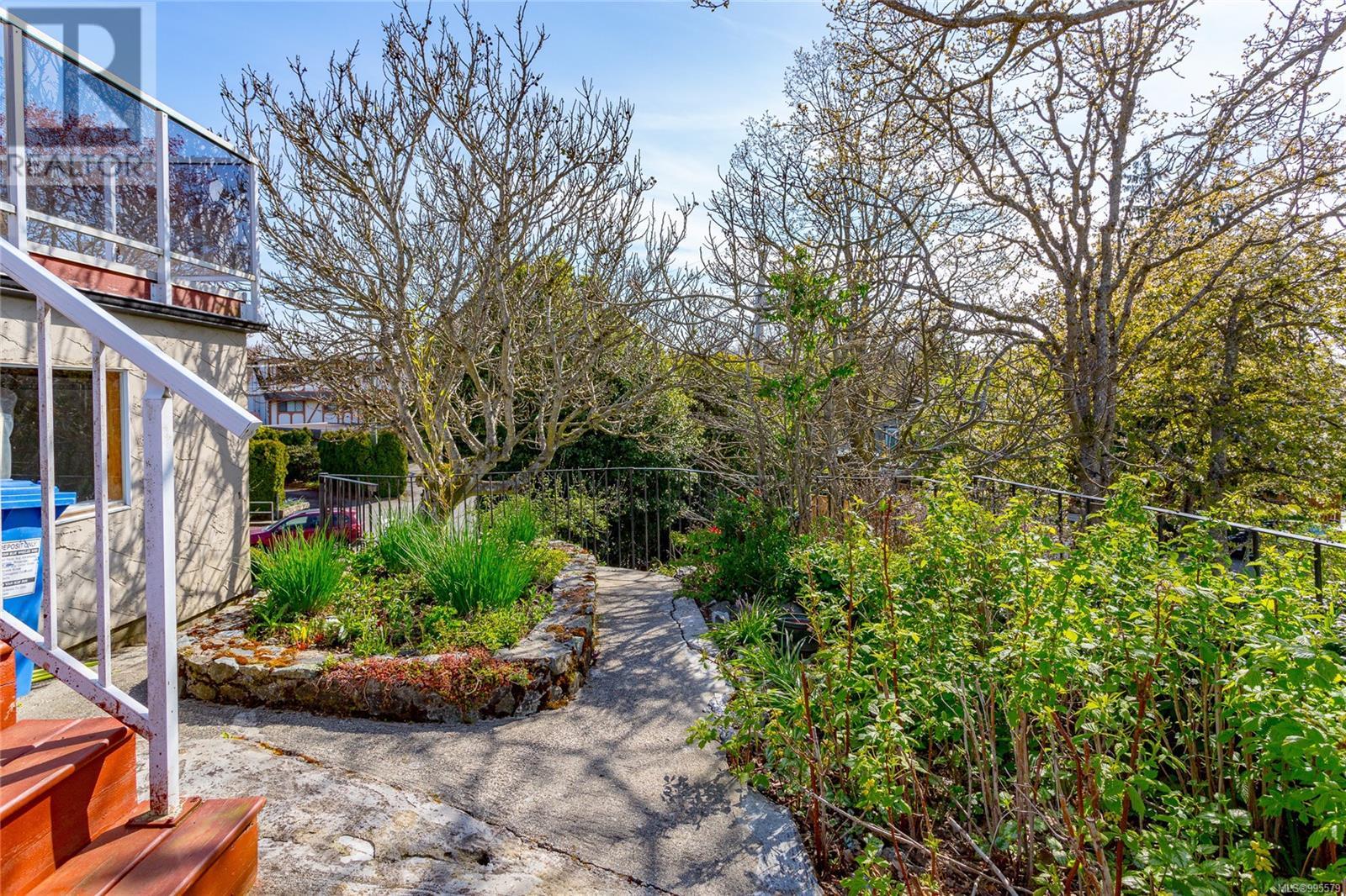 Single Family House for Sale in  Merritt Pl Victoria 