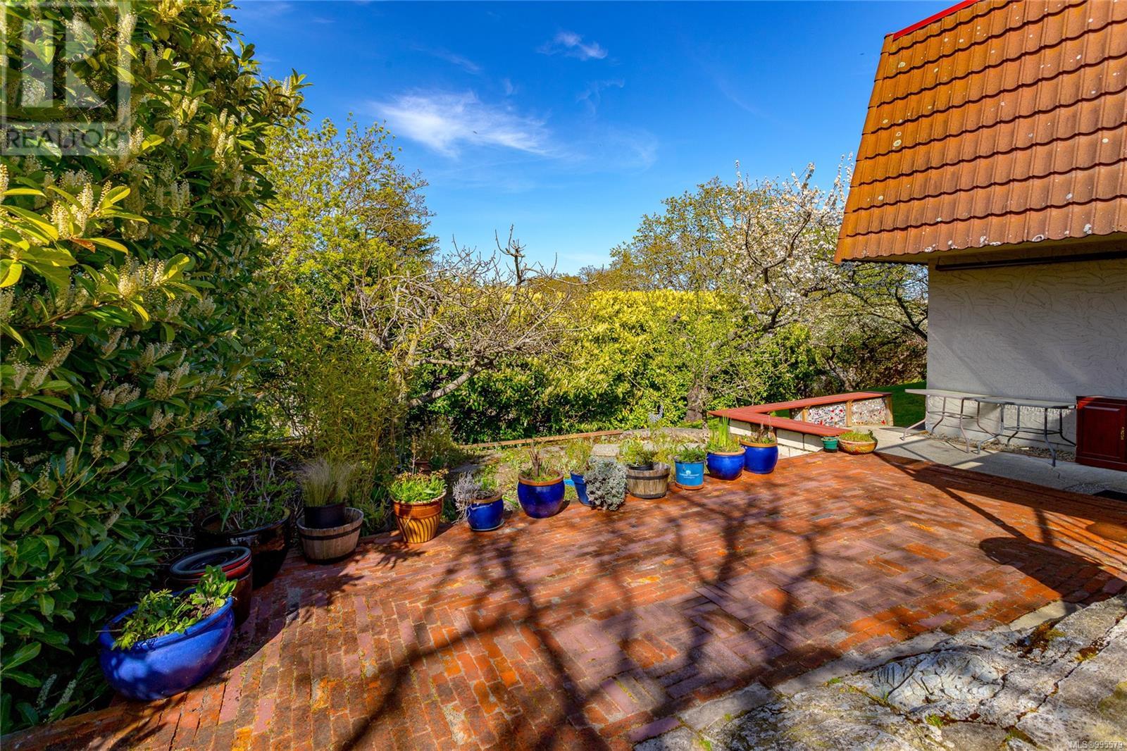 Single Family House for Sale in  Merritt Pl Victoria 