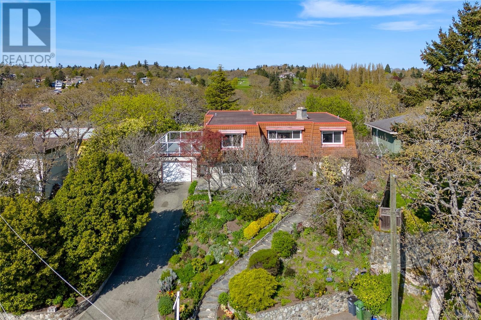 Single Family House for Sale in  Merritt Pl Victoria 