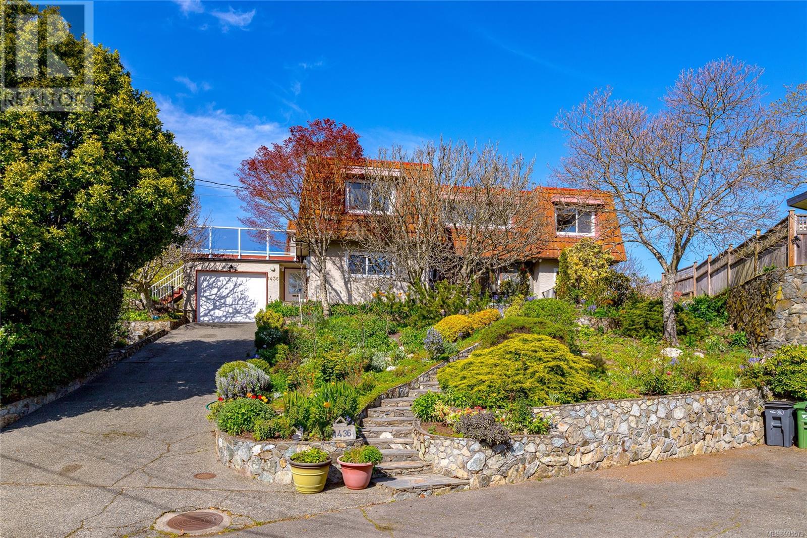 Single Family House for Sale in  Merritt Pl Victoria 