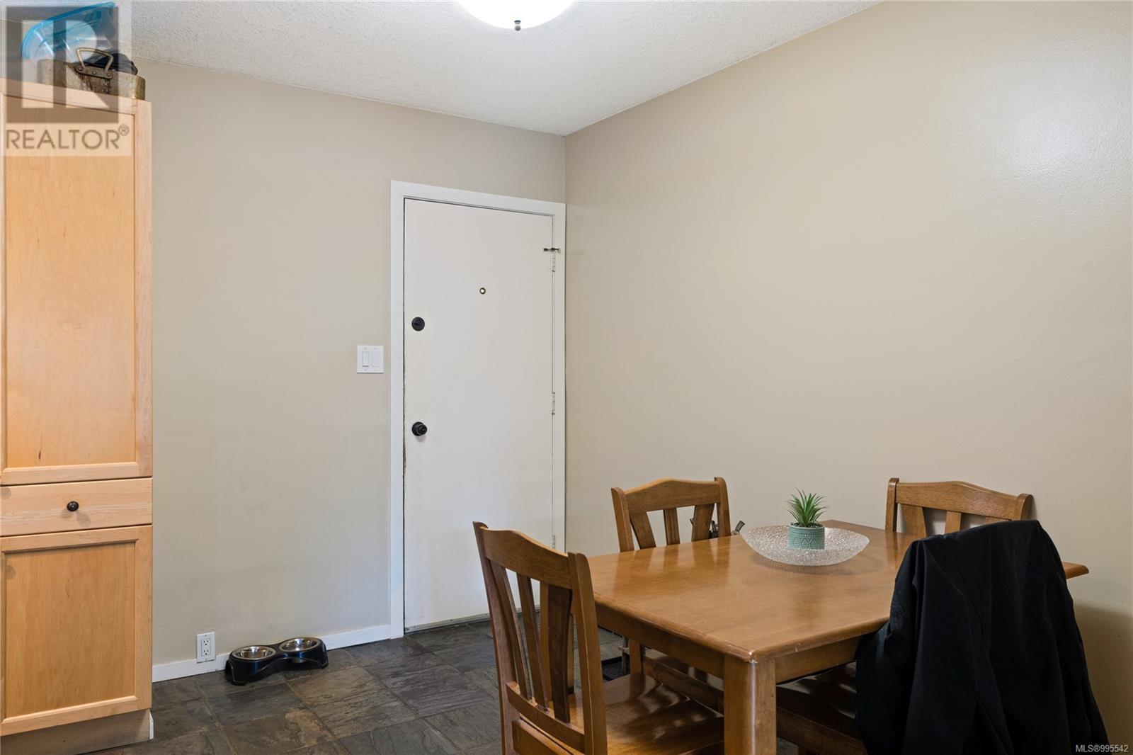 Photo 3 of 3 1630 Crescent View Dr, Nanaimo BC
