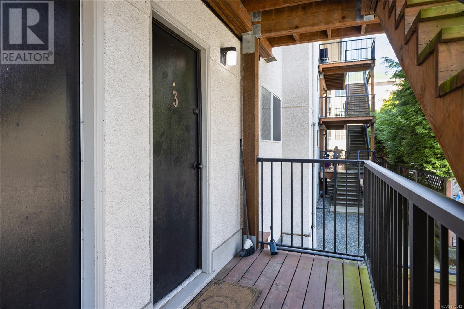 Photo 10 of 3 1630 Crescent View Dr, Nanaimo BC
