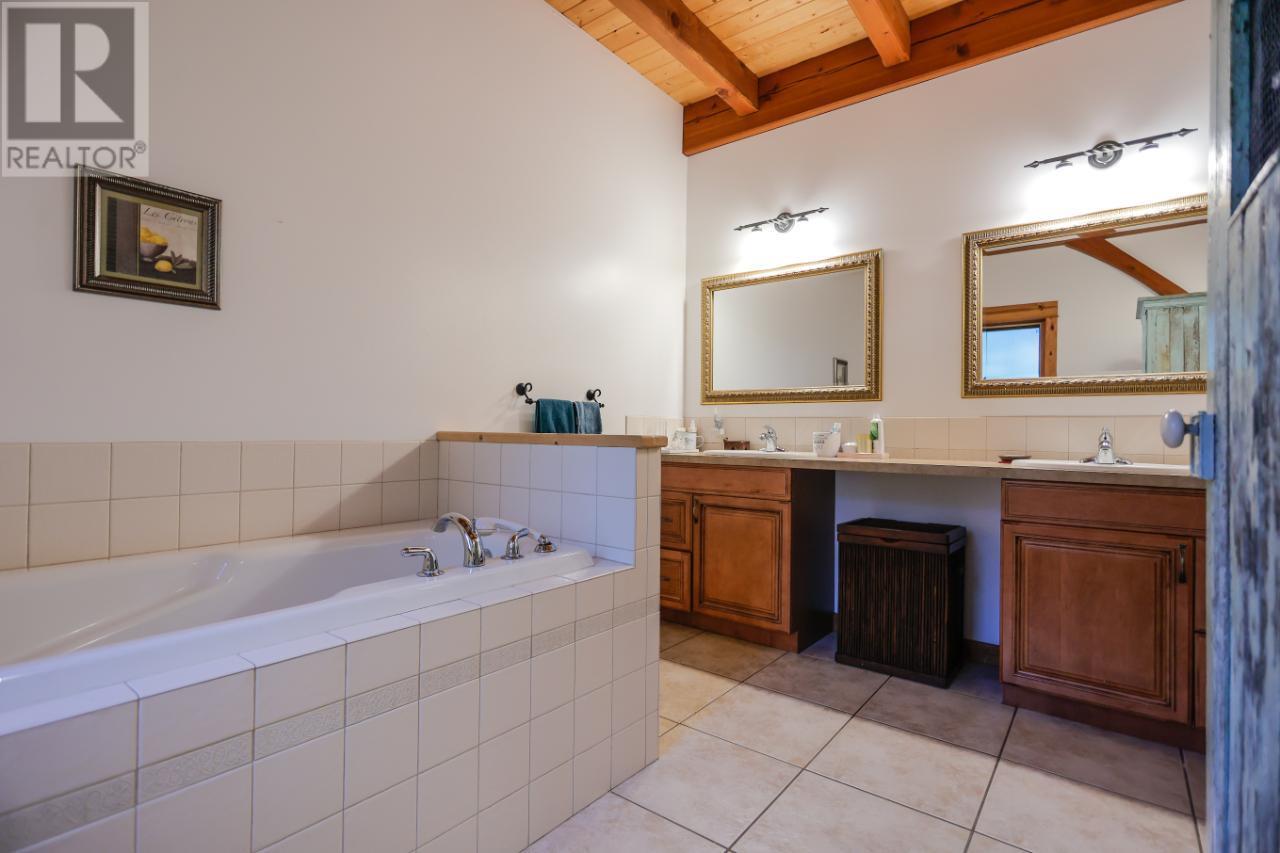 Photo 2 of 3179 Heddle Road, Nelson BC