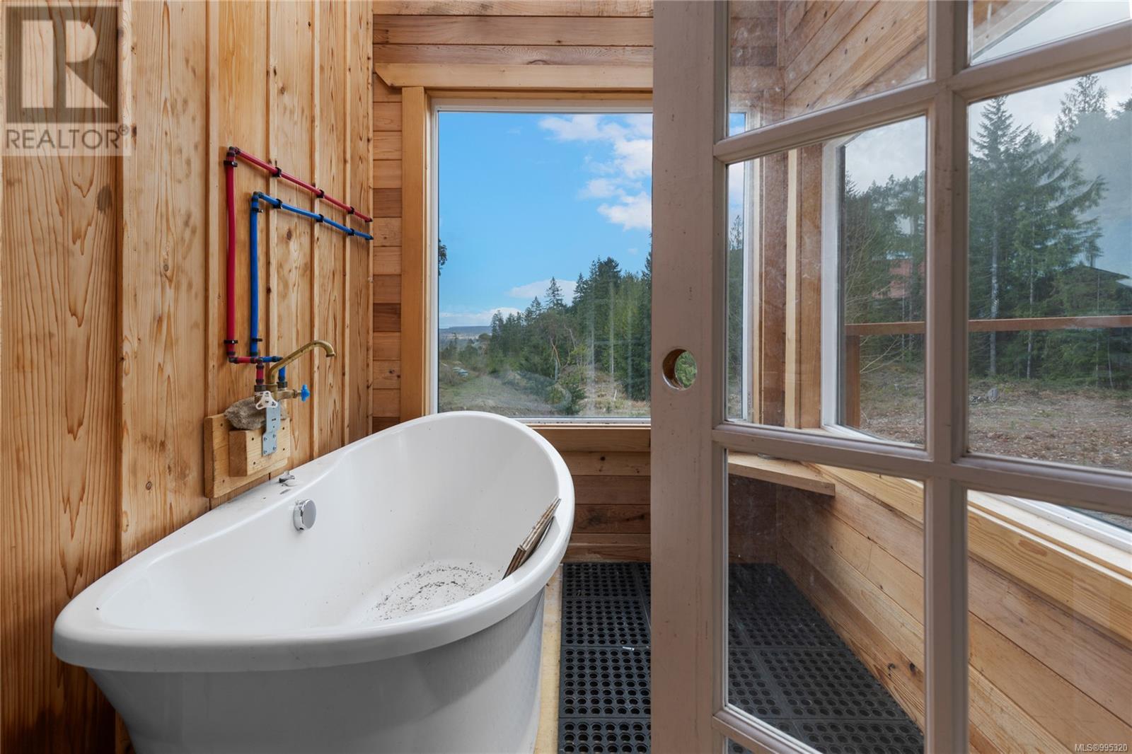 Photo 17 of 2770 Marshland Rd, Qualicum Beach BC
