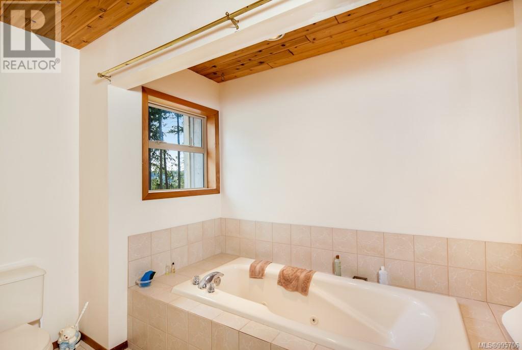 1180 Berry Point Rd, Gabriola Island