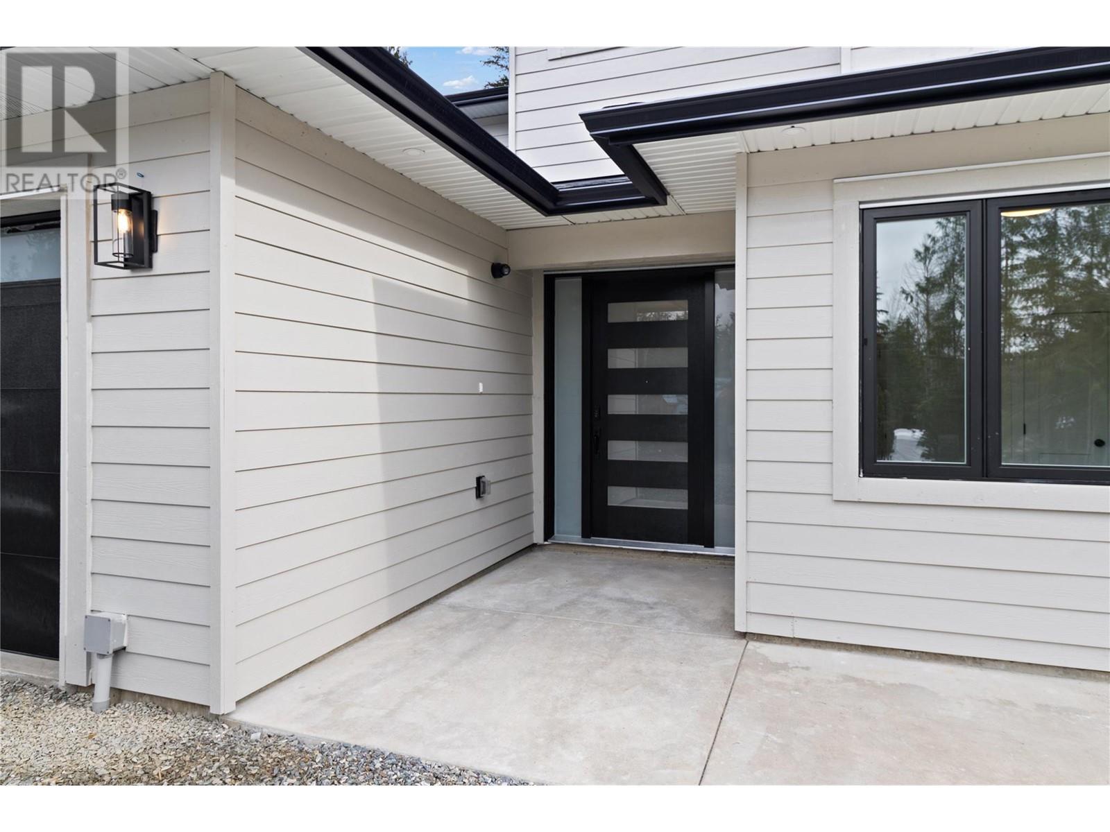 7670 Mountain Drive, Anglemont