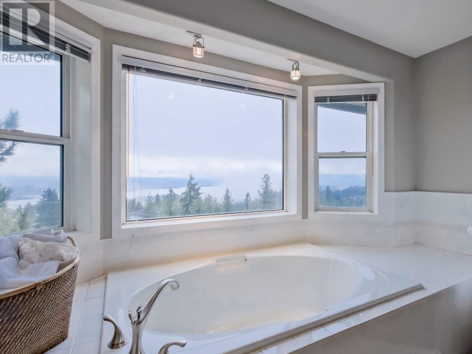  1026 McPhail Court, West Kelowna