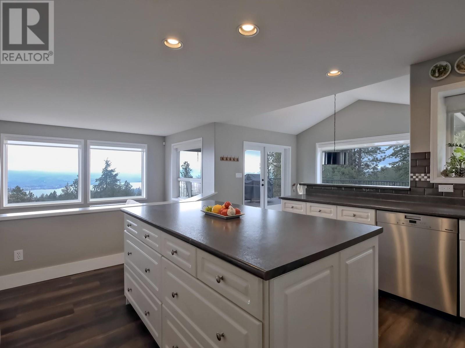  1026 McPhail Court, West Kelowna