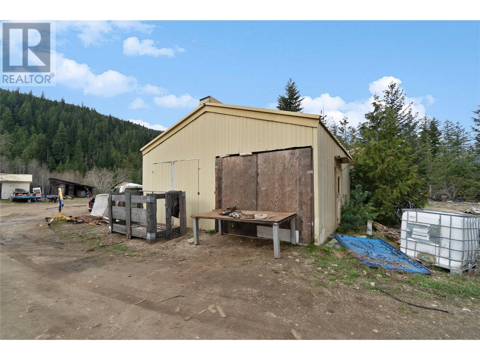 Photo 20 of 3354 Oxbow Frontage Road, Malakwa BC