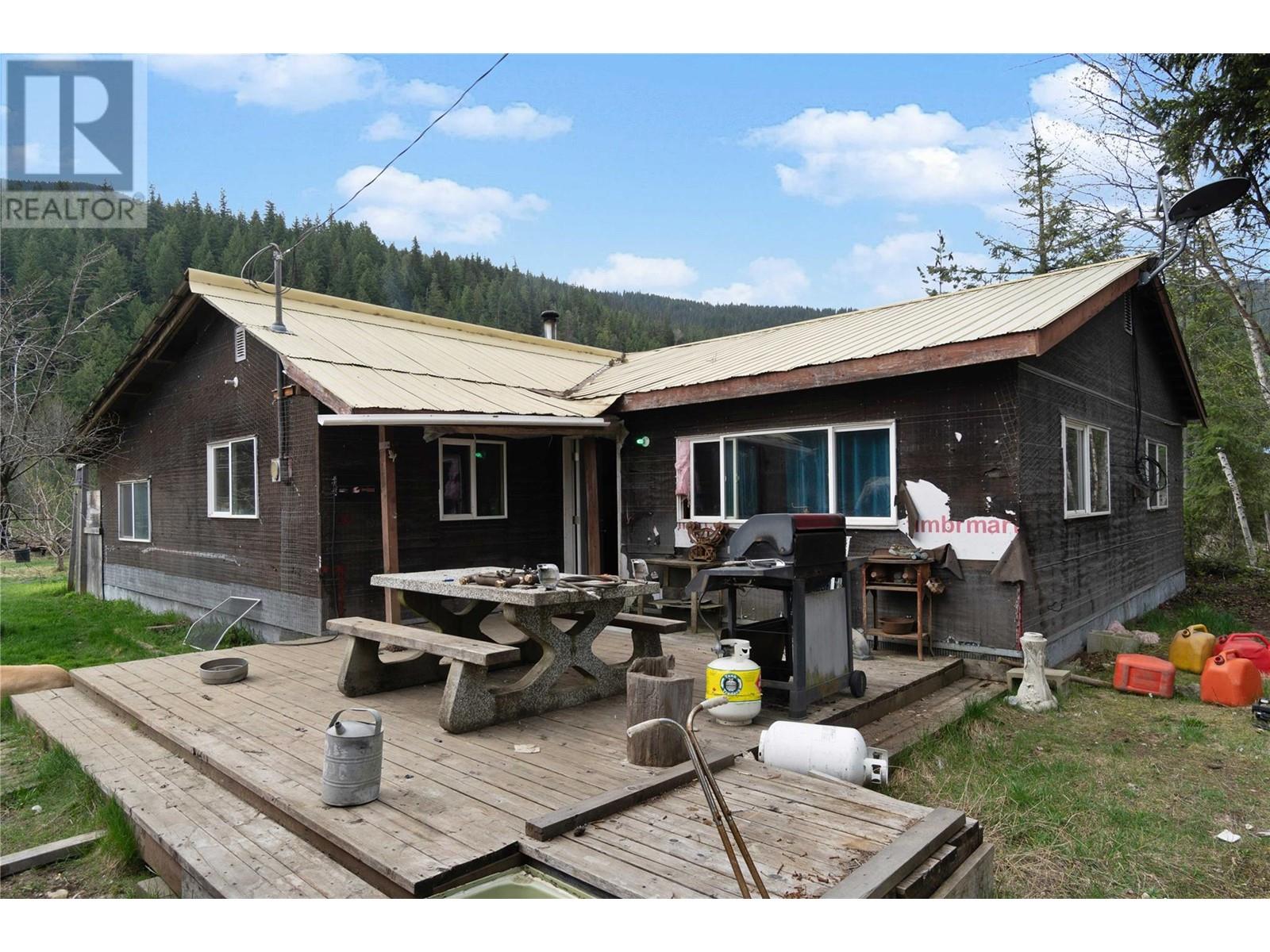 Photo 39 of 3354 Oxbow Frontage Road, Malakwa BC