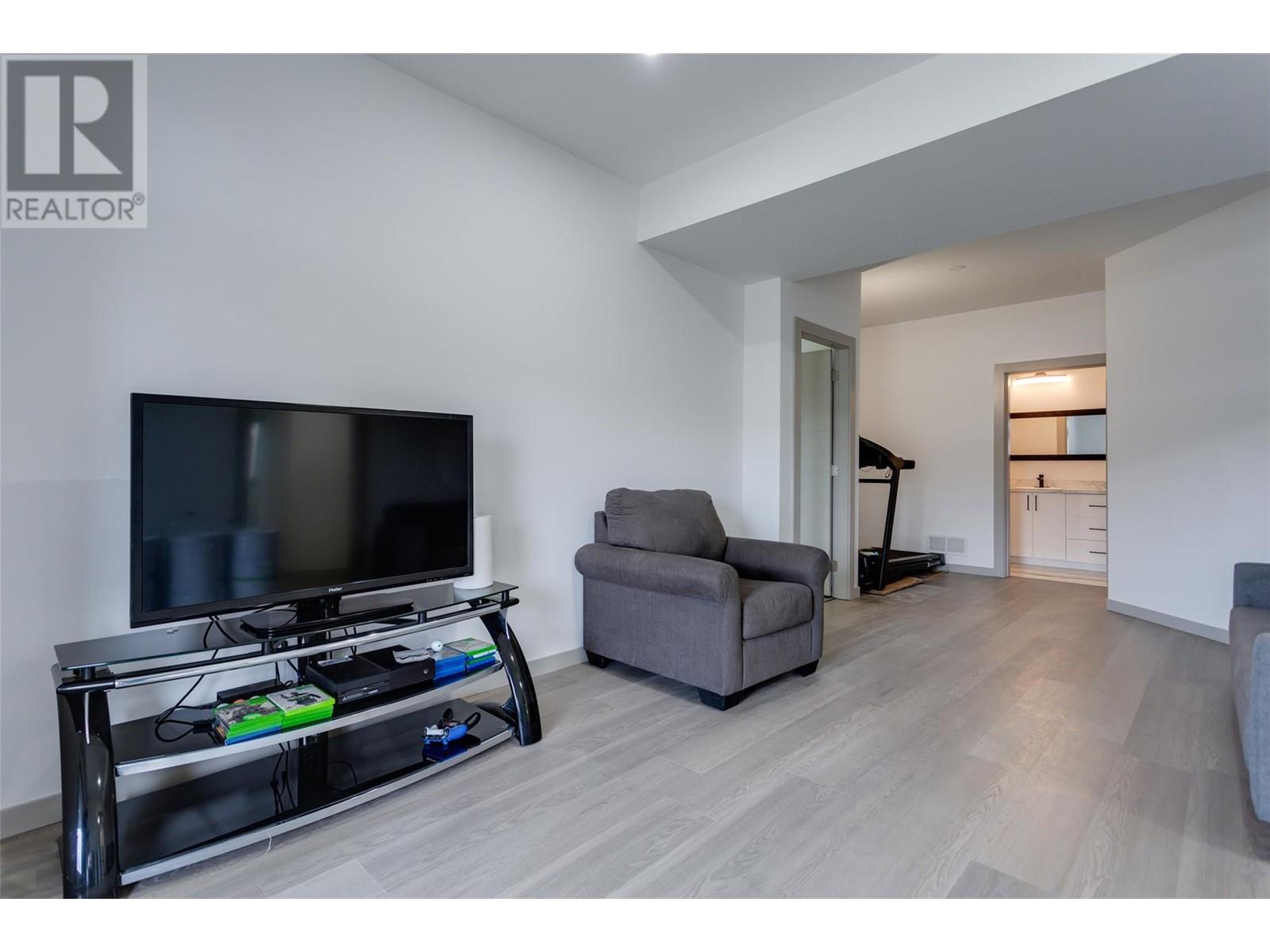  7217 Lakeridge Place, Vernon