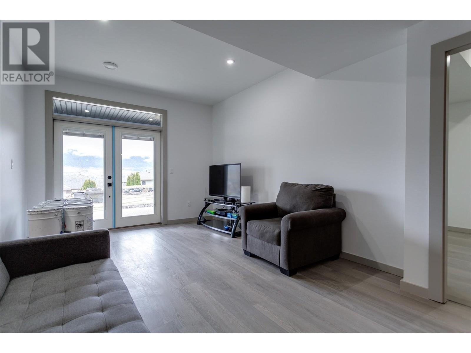  7217 Lakeridge Place, Vernon
