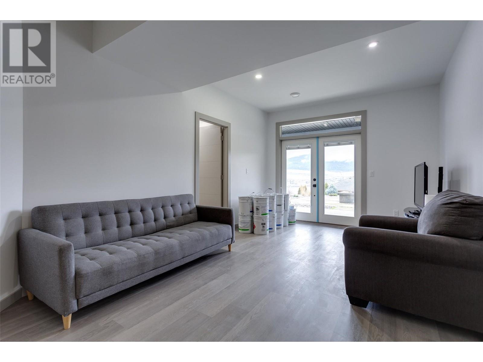  7217 Lakeridge Place, Vernon