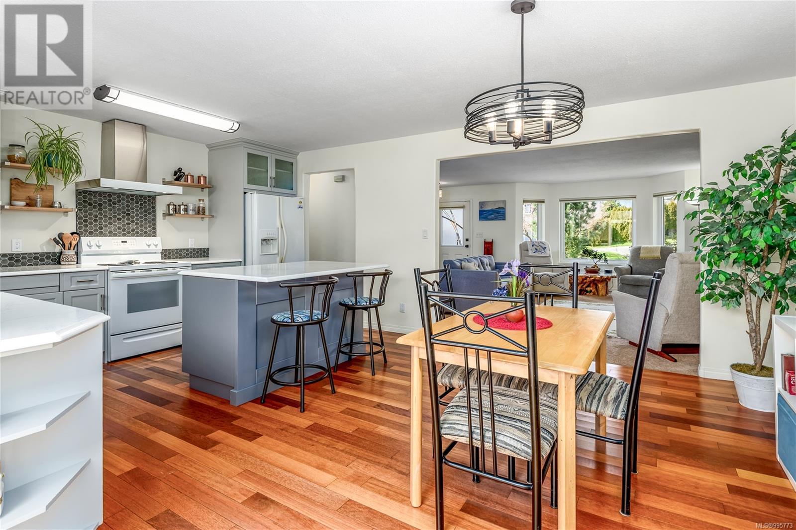 1887 Valley View Dr, Courtenay