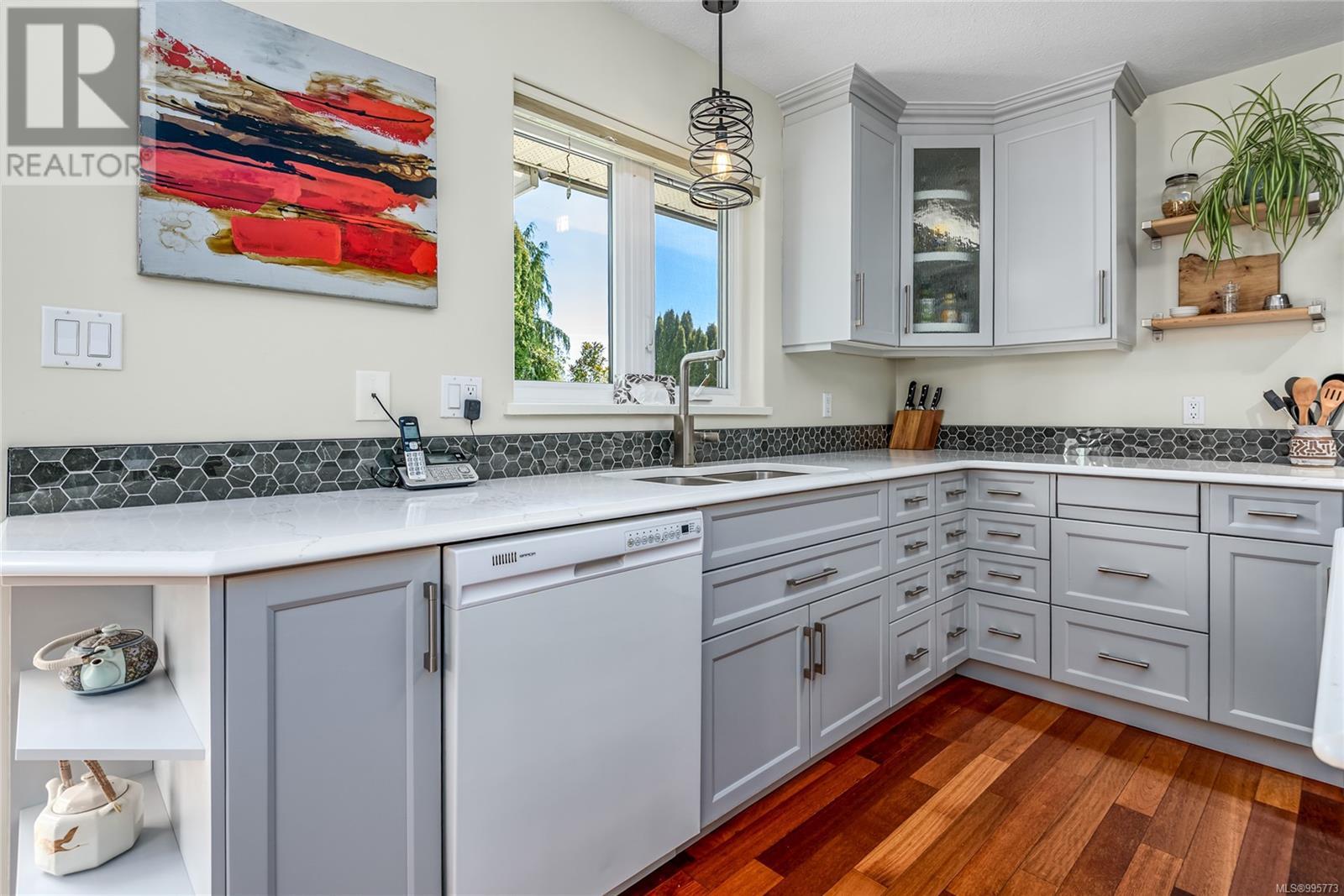1887 Valley View Dr, Courtenay