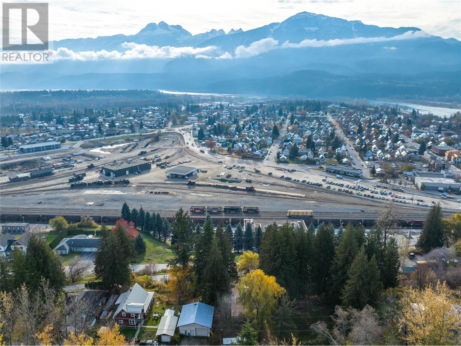 125 Maple Street, Revelstoke