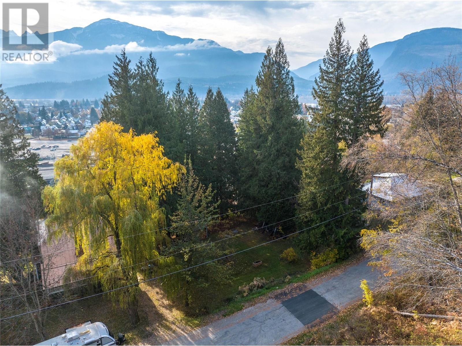 125 Maple Street, Revelstoke