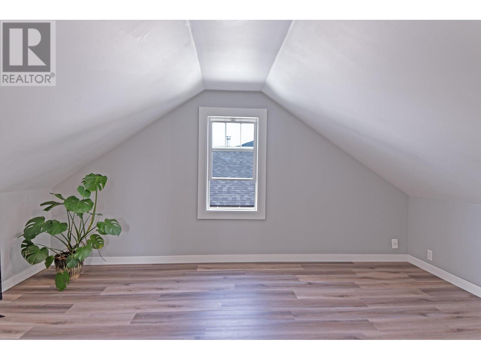 Photo 18 of 403 8th Avenue S, Creston BC