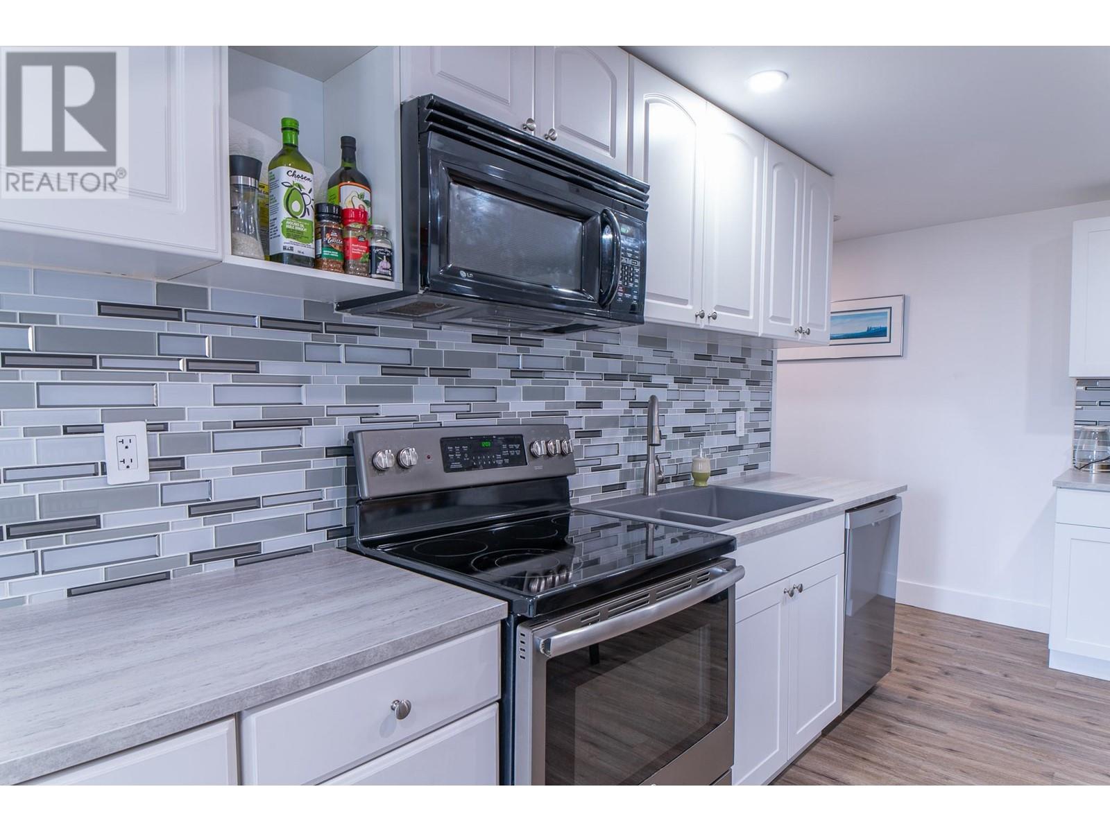 Photo 23 of 403 8th Avenue S, Creston BC