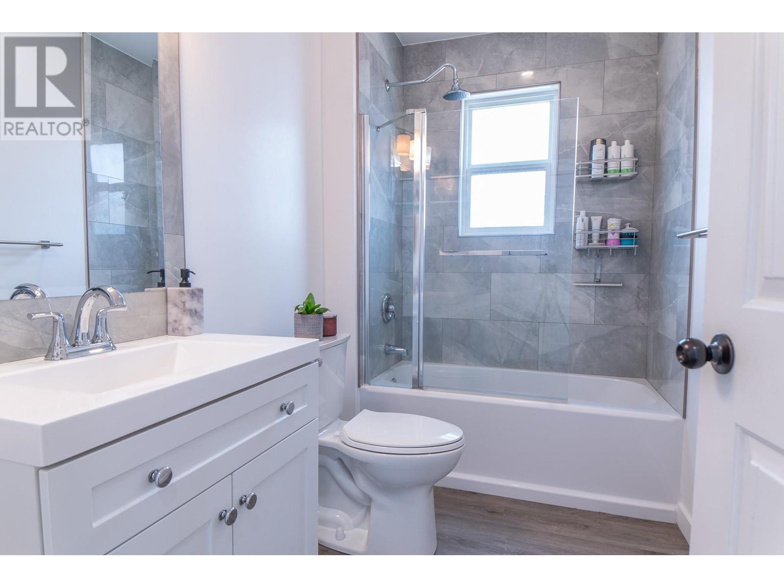 Photo 11 of 403 8th Avenue S, Creston BC