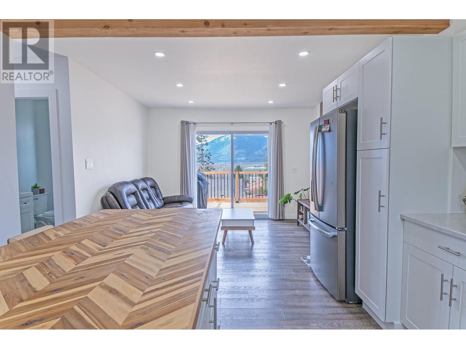Photo 7 of 403 8th Avenue S, Creston BC
