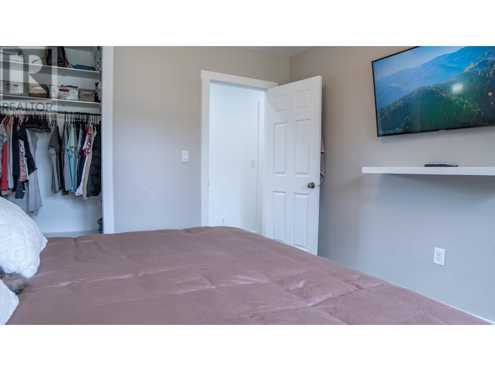 Photo 13 of 403 8th Avenue S, Creston BC