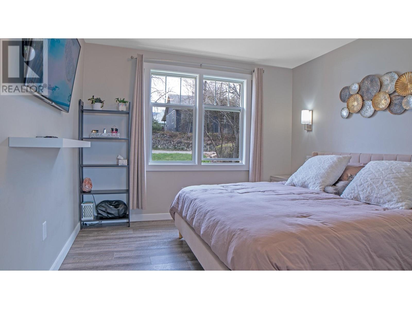 Photo 12 of 403 8th Avenue S, Creston BC