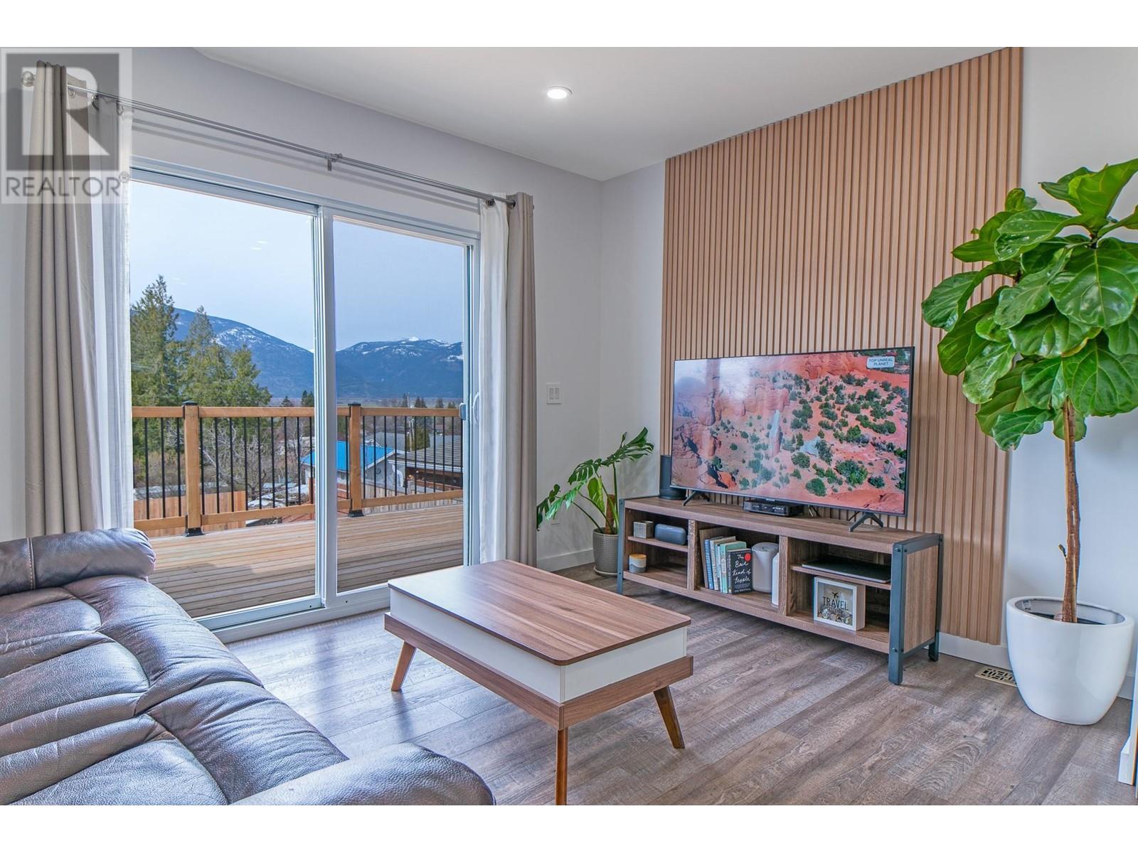 Photo 9 of 403 8th Avenue S, Creston BC