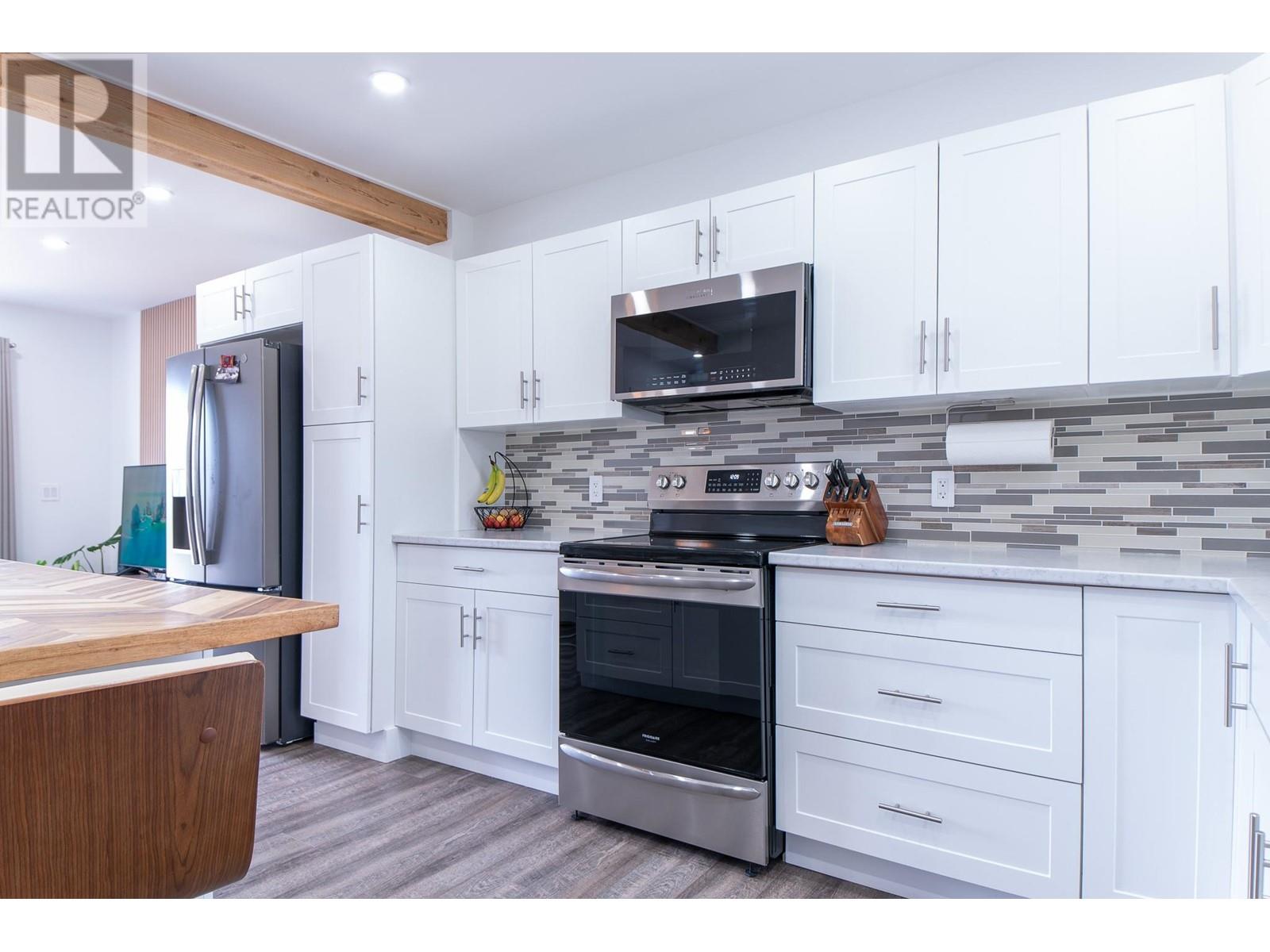 Photo 4 of 403 8th Avenue S, Creston BC